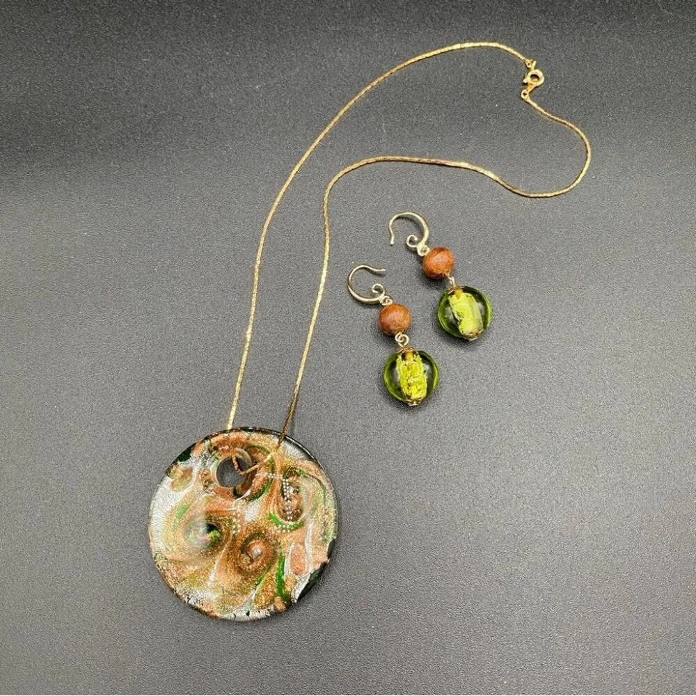 Stunning Venice Murano Green Glass Pendant  and Earring Set - Picture 3 of 15
